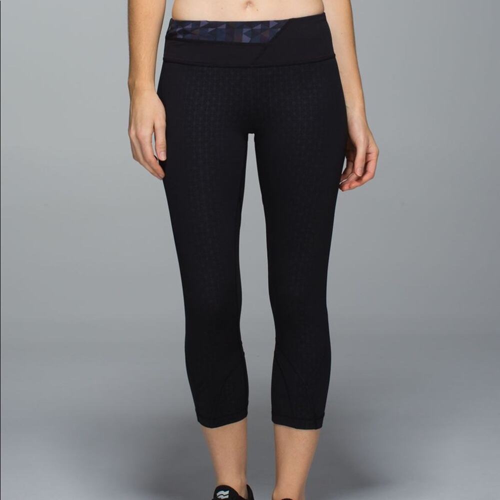Lululemon Inspire Crop II *All Luxtreme in Tri Geo Embossed Black.